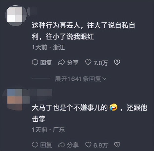 球迷冲进球场拥抱梅西被摁倒在地,冲球场抱梅西的球迷处理结果