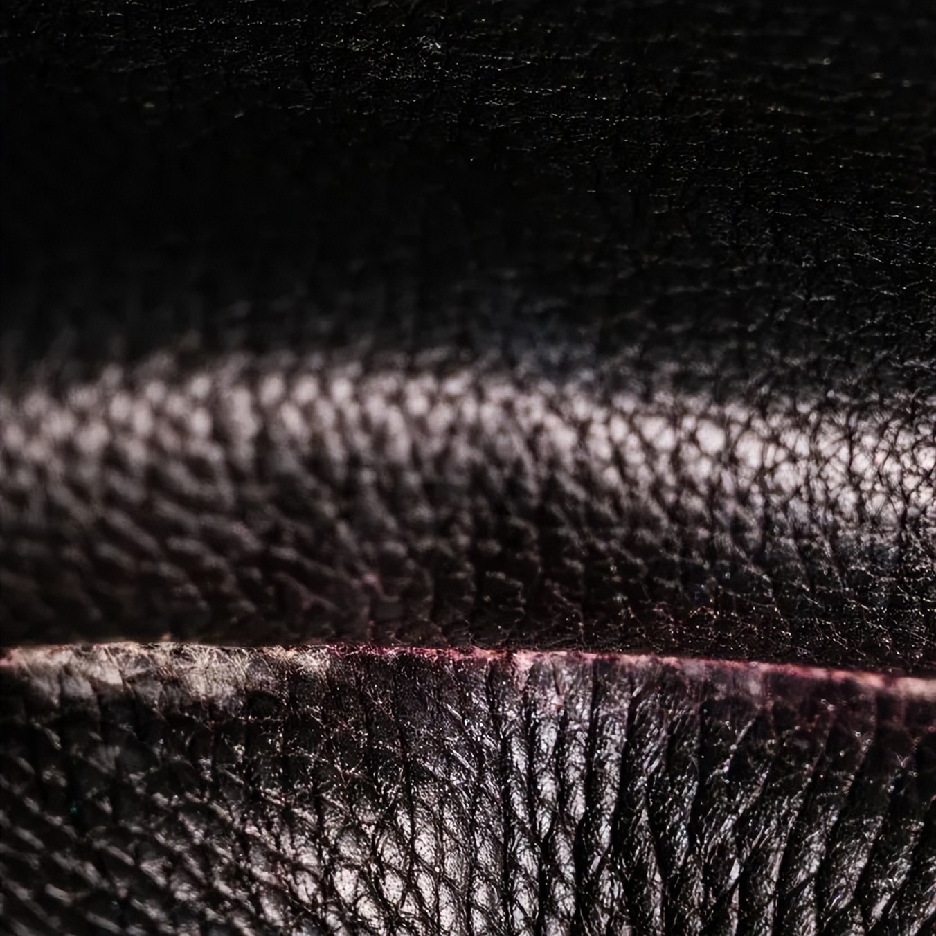 为什么有的人月薪几千还有车有房,为什么有人挣几千还买几万的包