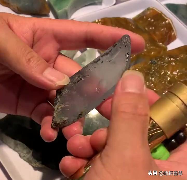 莫西沙翡翠观音成品,莫西沙场口的正装观音