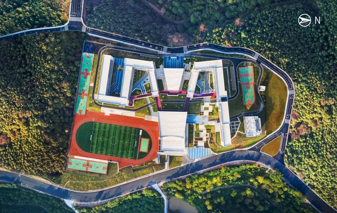 九年一贯制学校设计,阶梯式学校效果图