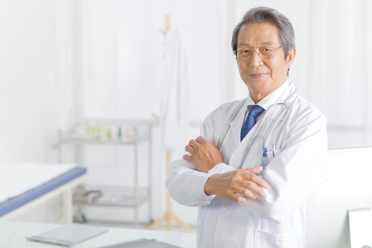 80多岁老年人前列腺肥大怎么治疗,老年人前列腺肥大尿血怎么办