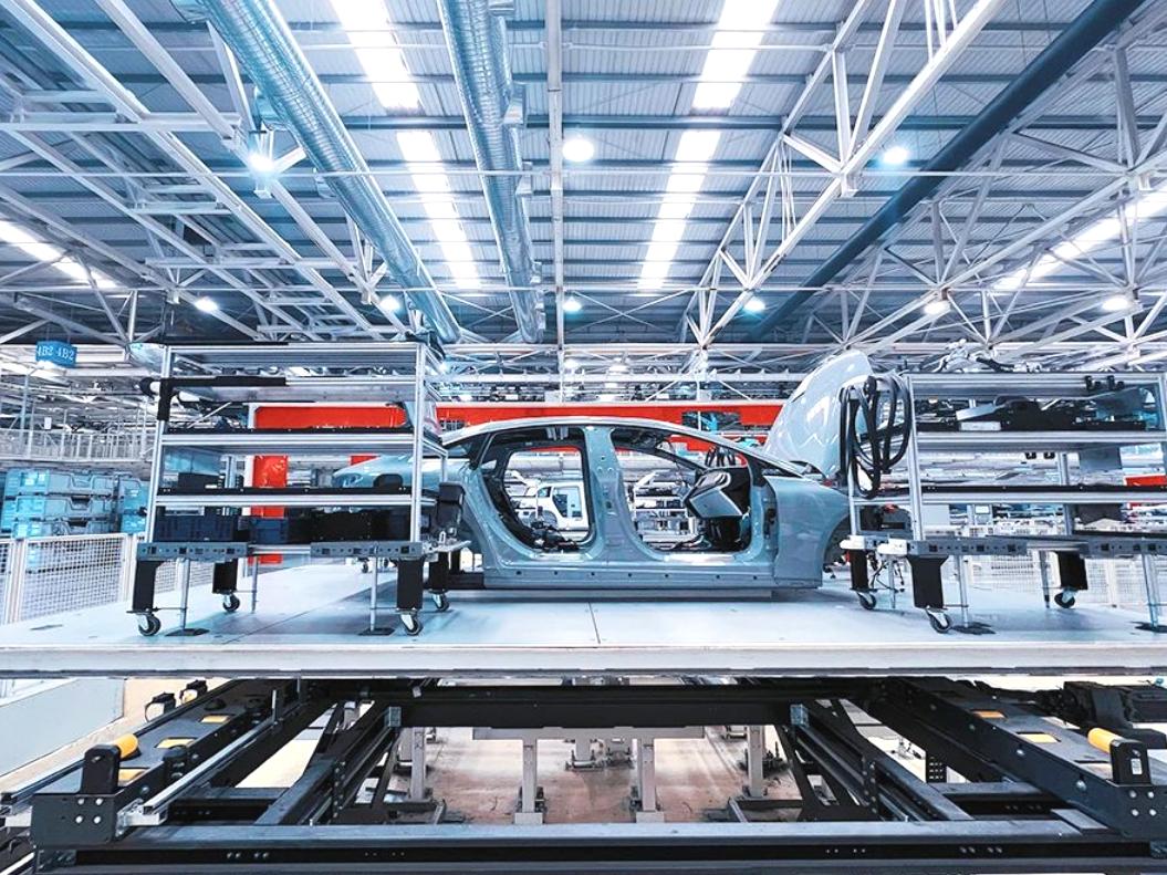 北京奔驰全新EQE什么时候上市,北京奔驰EQESUV亮相