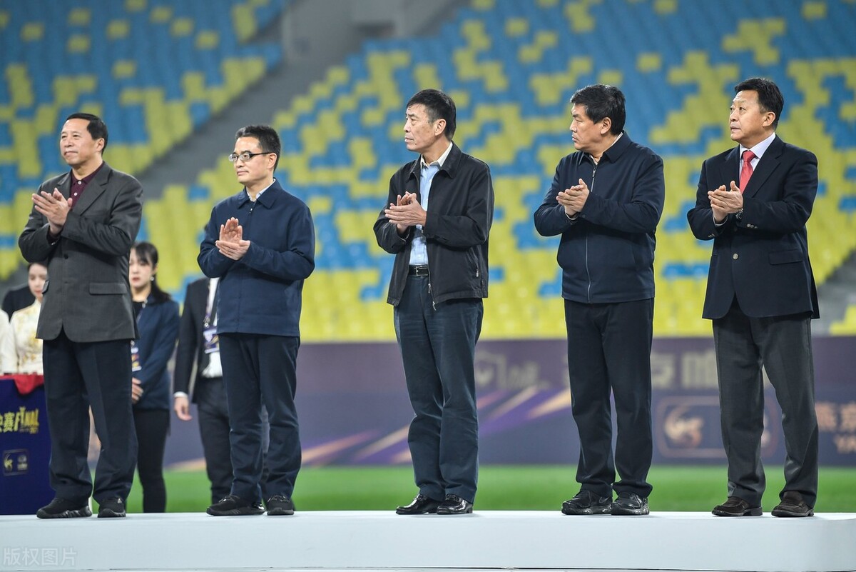 陈戌源人生剖析：深耕上港一心向红，掌控足协异心朝黑