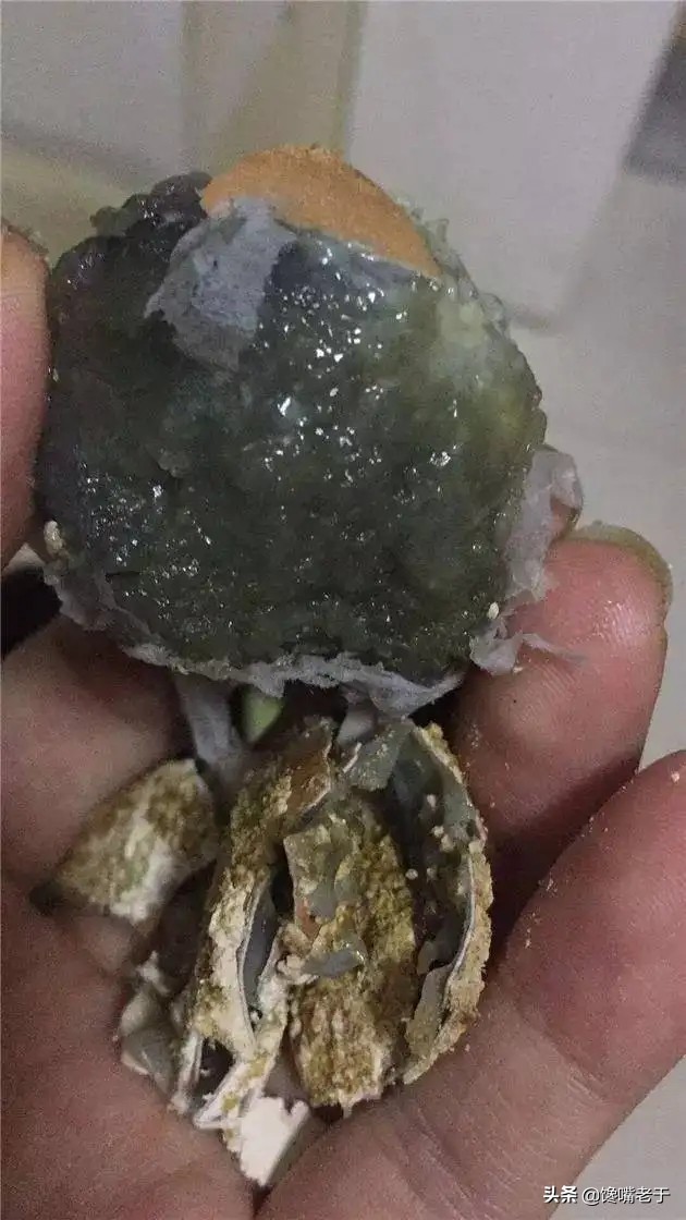 刚买回来的皮蛋还要煮吗,皮蛋蛋清部分化了能吃吗