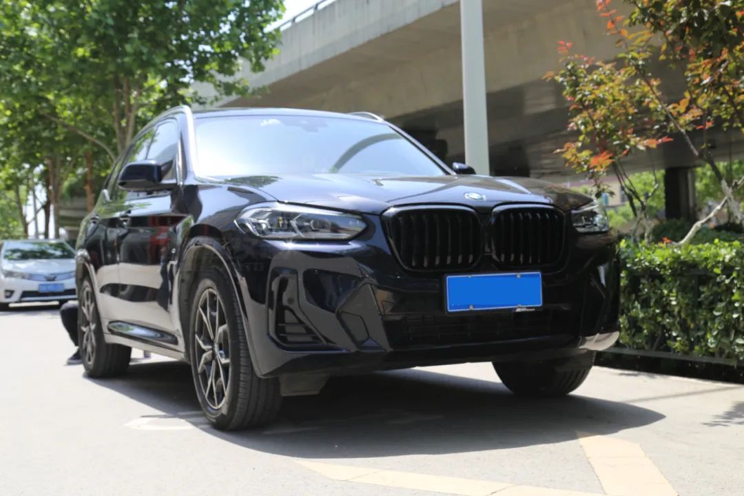 宝马x3改亮黑中网多少钱,宝马x3豪华版亮条改黑