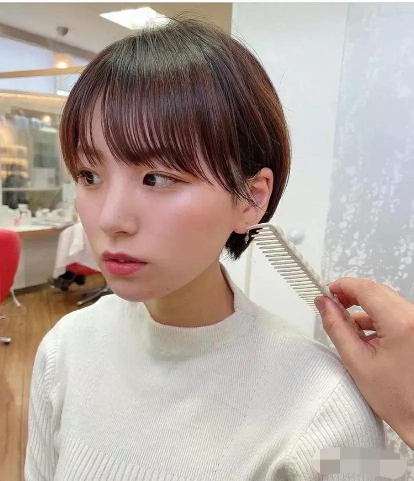 小圆脸适合剪短发吗,肉肉的小圆脸女生剪短发