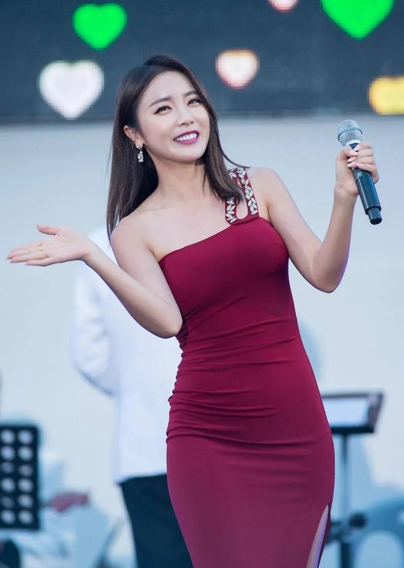 活着洪真英惊艳写真照,高清女神洪真英写真照