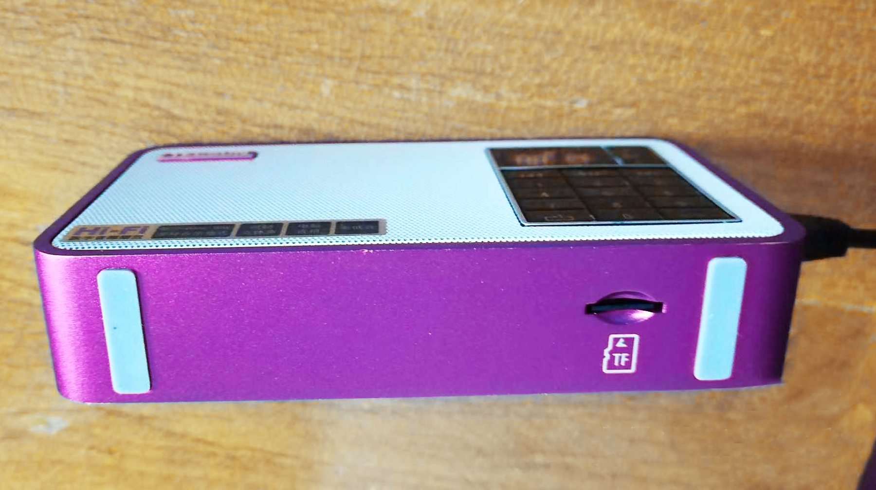 能当收音机的音箱,自带功放的音箱可以配无线麦克风