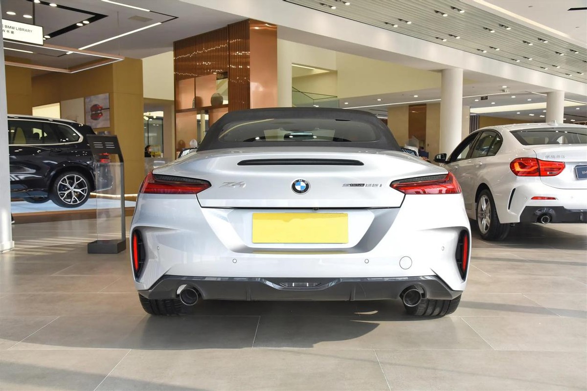 最新款宝马z4敞篷车四座,2018款宝马z4硬顶敞篷版