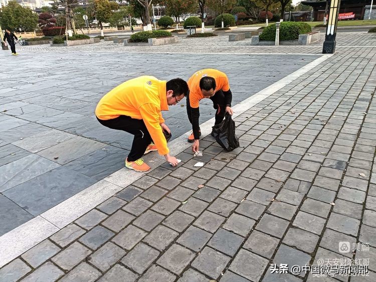 向雷锋同志学习60周年纪念活动,向雷锋同志学习题词视频