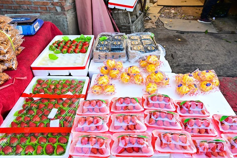 西山脚下的早市,闲逛最具人间烟火气的早市