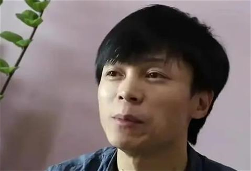 “变性人”李二毛：为爱变女人，被拍17年，41岁在出租屋悲惨离世