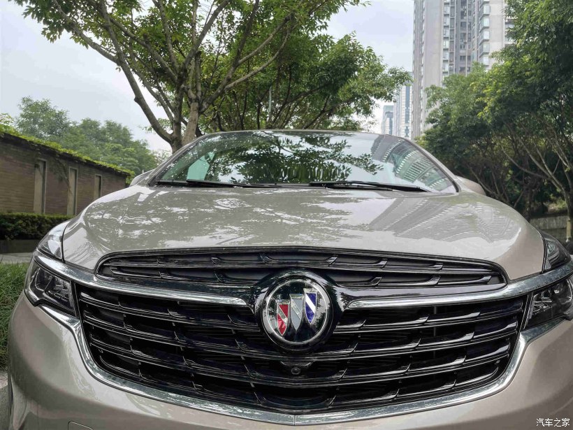 对比试驾gl8与m8,20年以上的老gl8值得购买吗