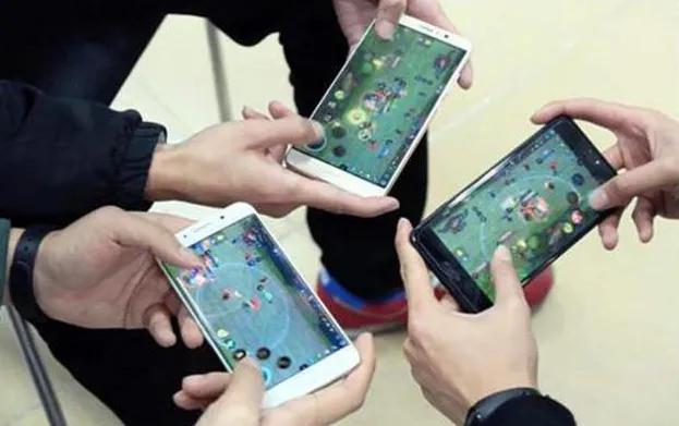 如何教孩子手机不离手,初二孩子手机不离手怎么办