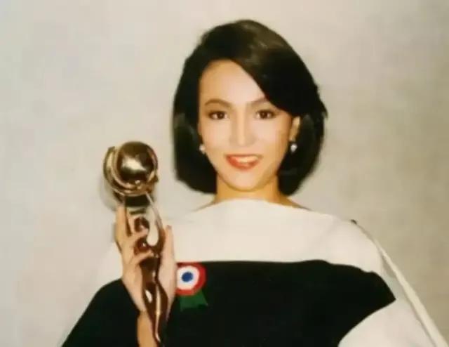 至今未嫁8位大龄女港星,至今十大未婚大龄男港星