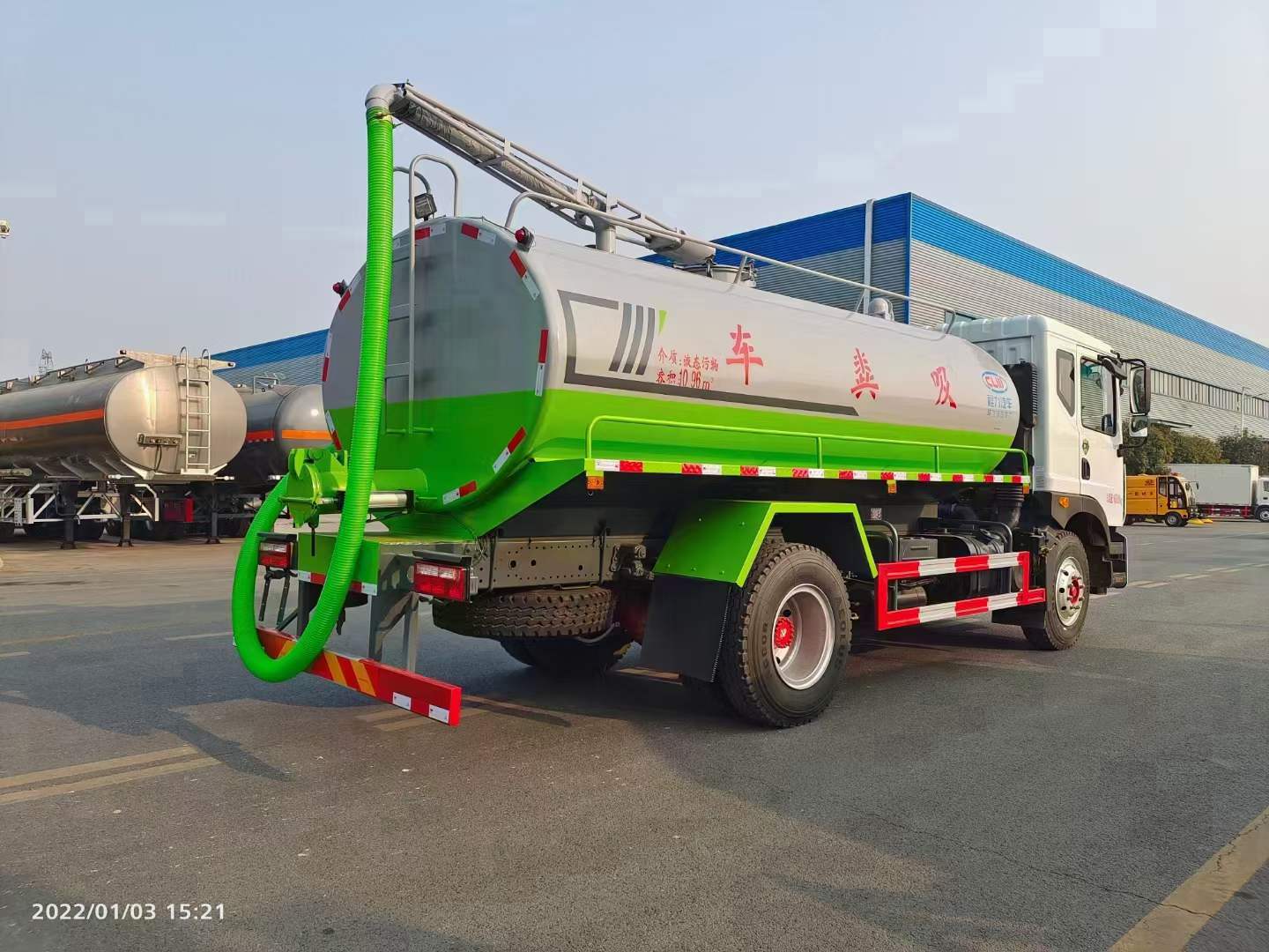 东风5吨吸粪车多少钱,5吨东风国五抽粪车报价