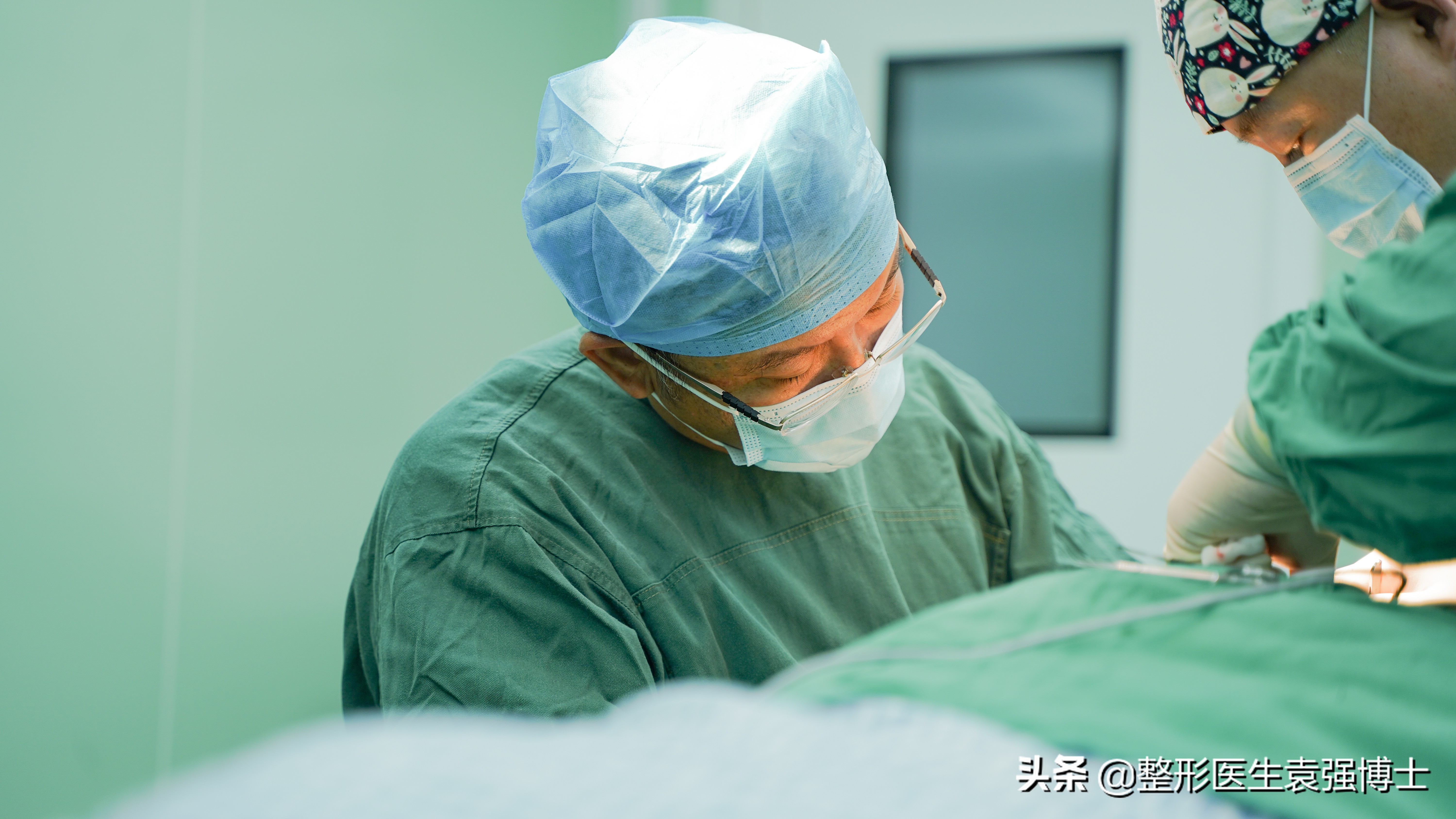 小拉皮能改善下颌线吗,拉皮手术改善下颌线