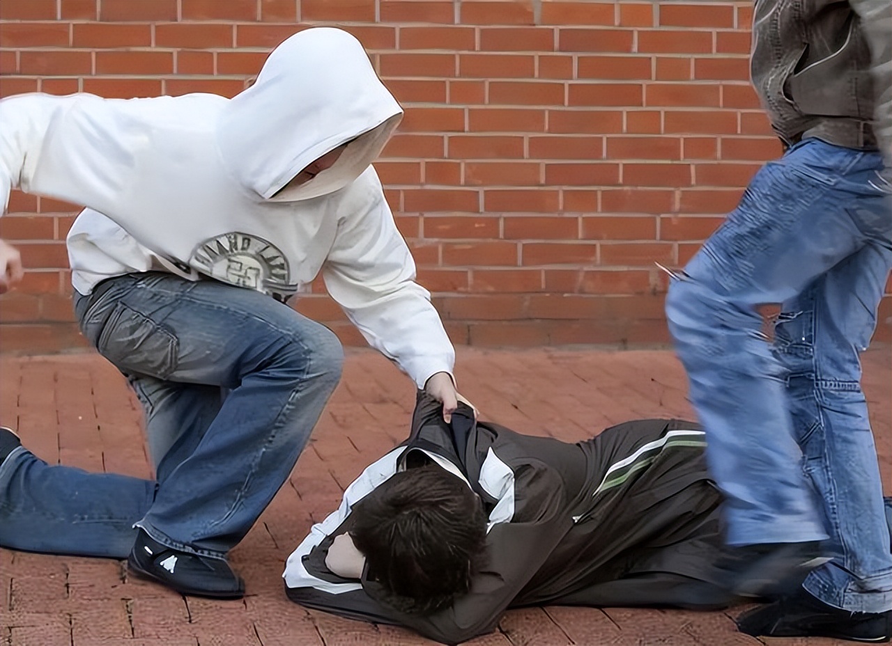 电击殴打*虐性**！盈利400亿的“人间炼狱”，竟是家长亲手打造的