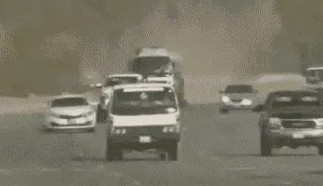 兄弟抢红包是挺快的，就是有点费手机，这屏幕得经常换吧，哈哈哈