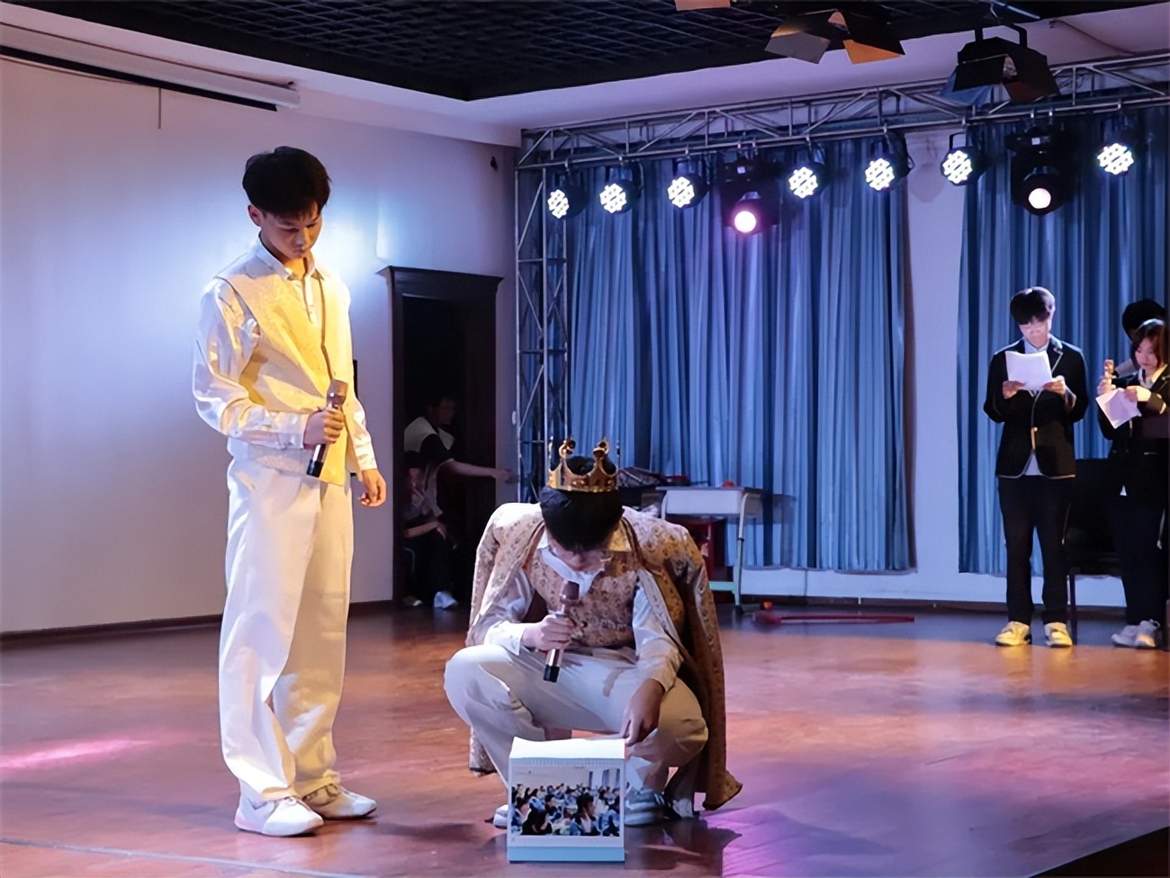 独“剧”匠心，“英”为有你——成都金牛区实外高中英语话剧大赛圆满落幕