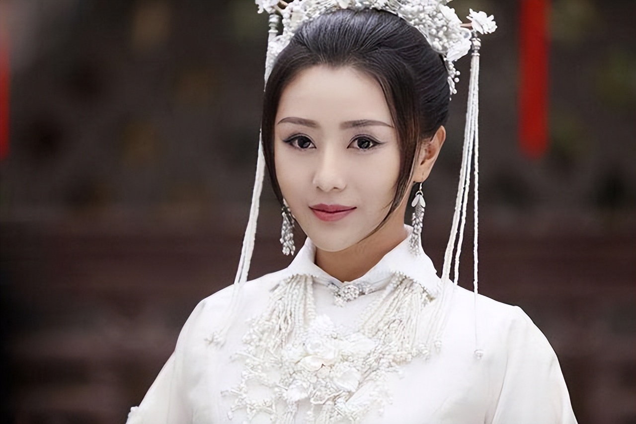 萧逸和金庸谁厉害,金庸和萧逸的武侠