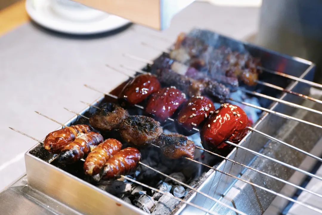 去了这座魔幻的东北烧烤之城，感觉这些年的烧烤都白吃了