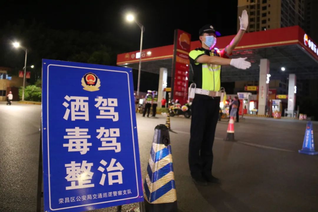 重庆渝警骁骑宣传片,渝警骁骑变身暖心代驾护送就医