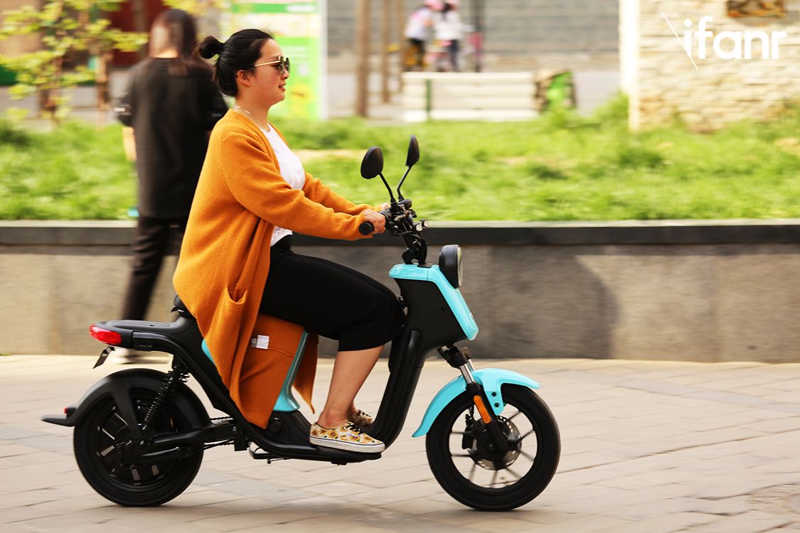 雅迪电动车怎么充电不伤电池,这几种充电方式最伤电瓶