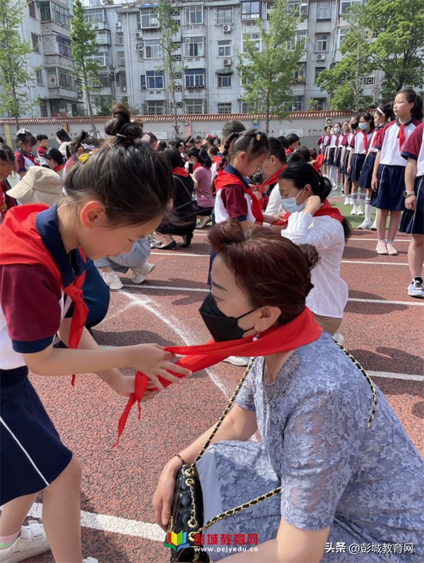 徐州市湖滨中心小学新队员入队暨一星章颁章仪式