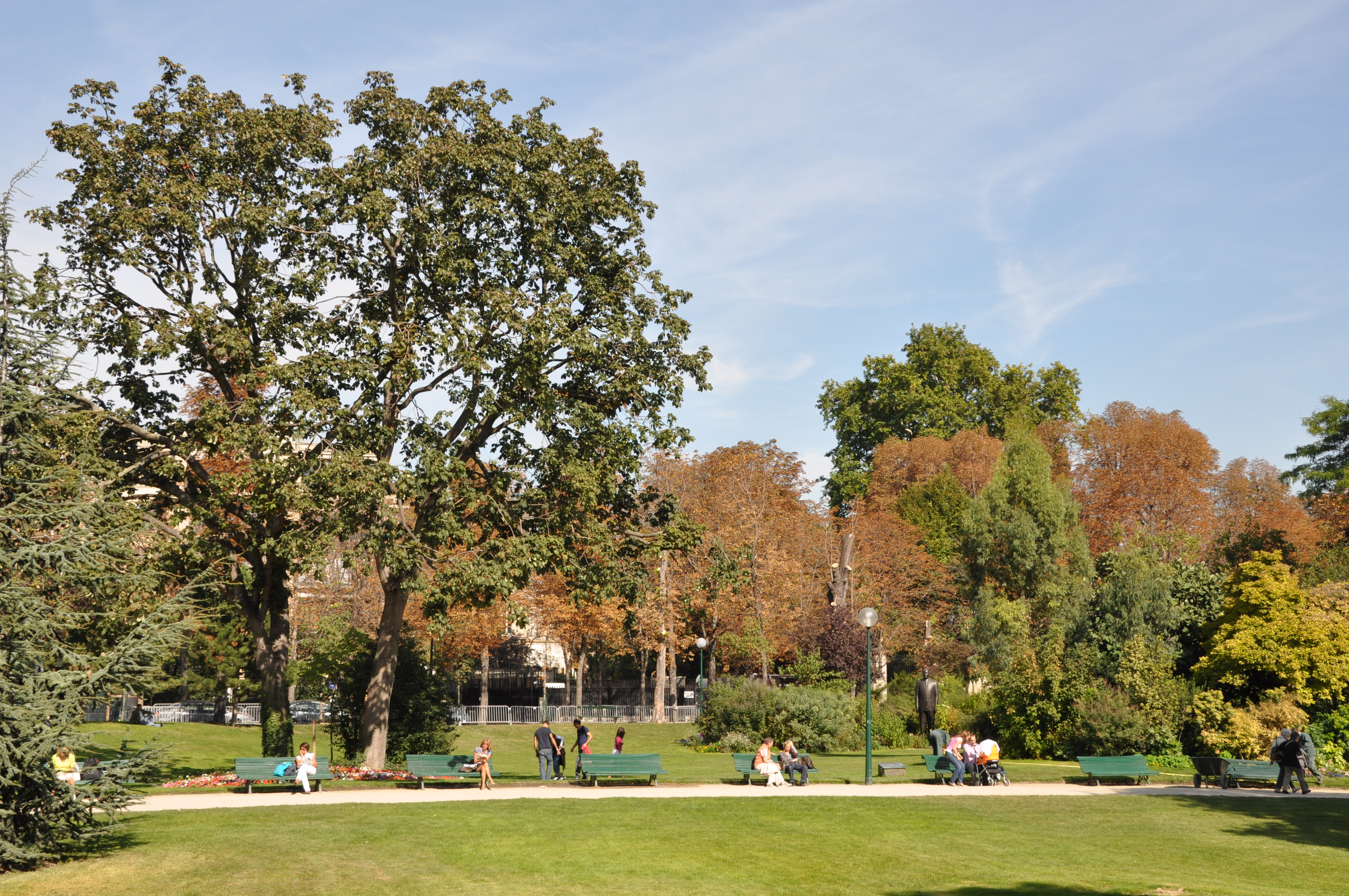 巴黎街头路边摊,在巴黎街头随机拍路人