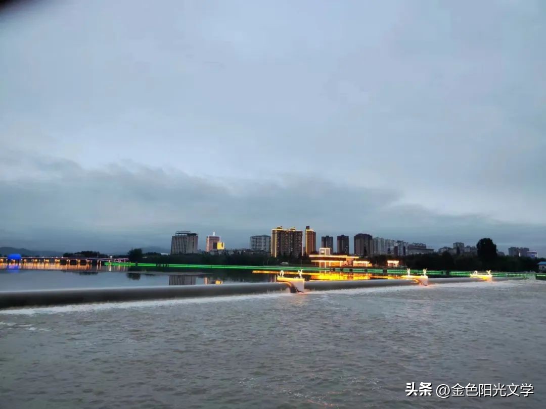 一年级自己画图写话,一年级看图说话写话