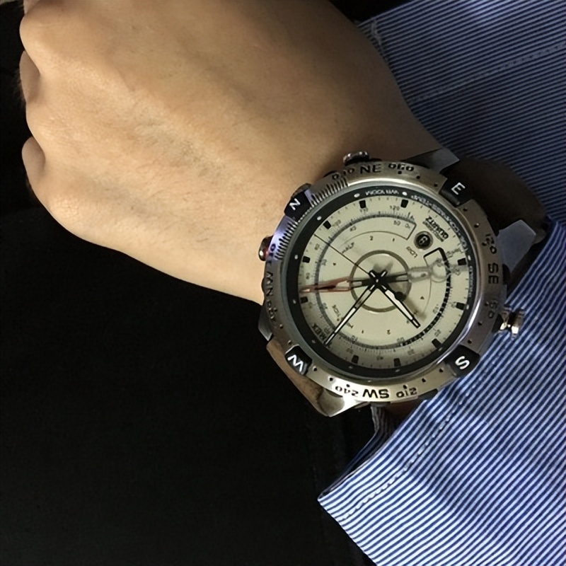 学生戴什么手表便宜还好看,适合学生的手表牌子300左右