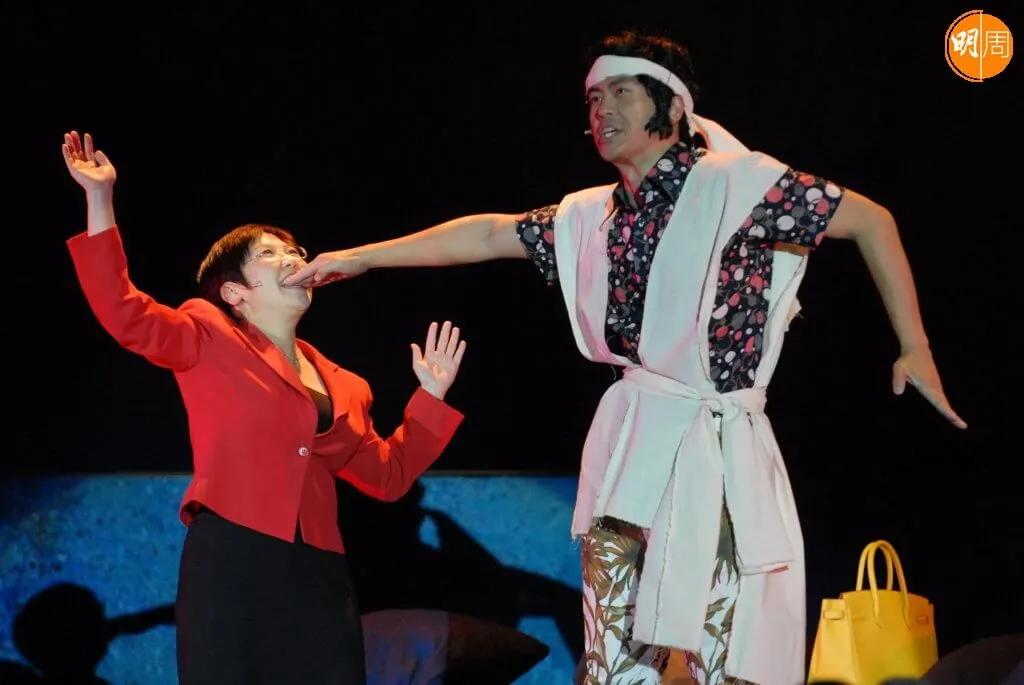 58岁亿万富婆带资入组，无人敢骂：风水大师都当上女主了...