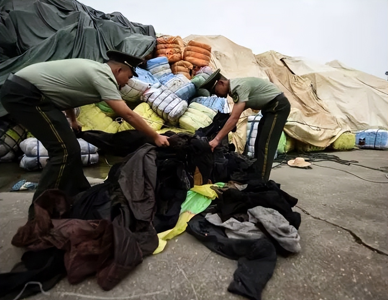 央视曝光市场“夺命毒衣服”，致癌物超标20多倍！可别再乱买了