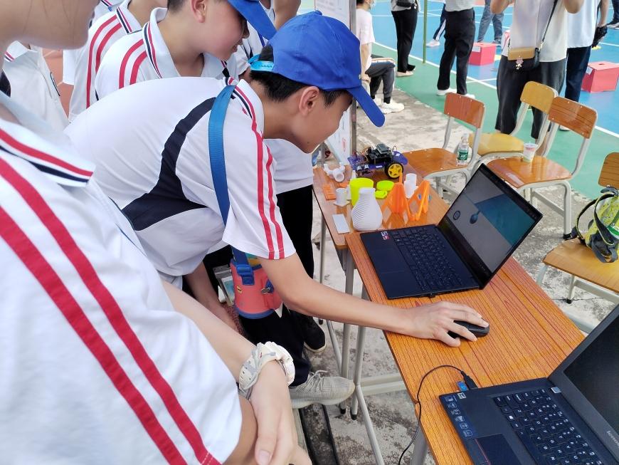 教学科技赋能融合区域协同共谋发展——清城中学第十届校园科技节