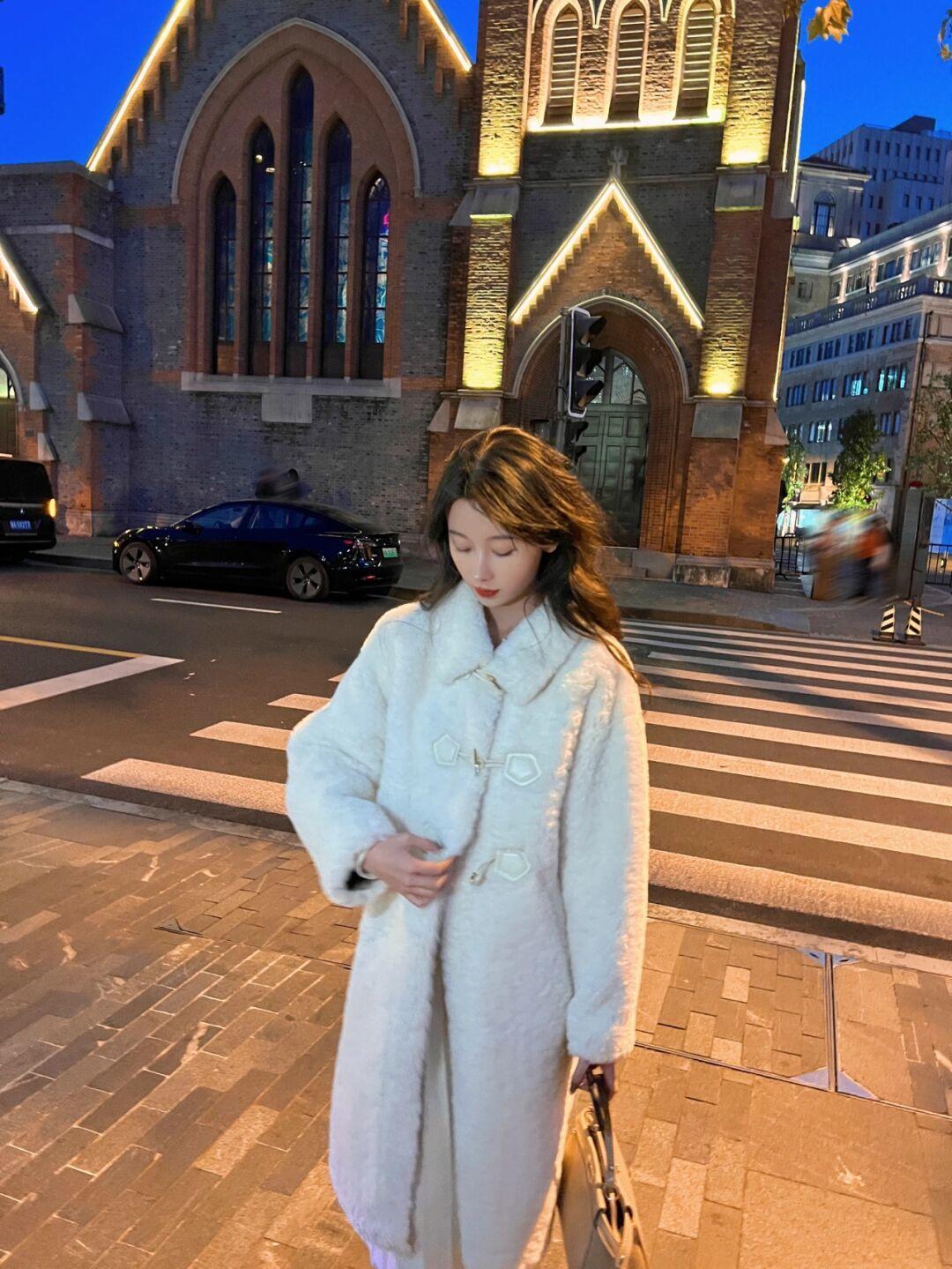 秋冬季高级感羊羔绒外套慵懒风,软糯糯羊羔绒外套