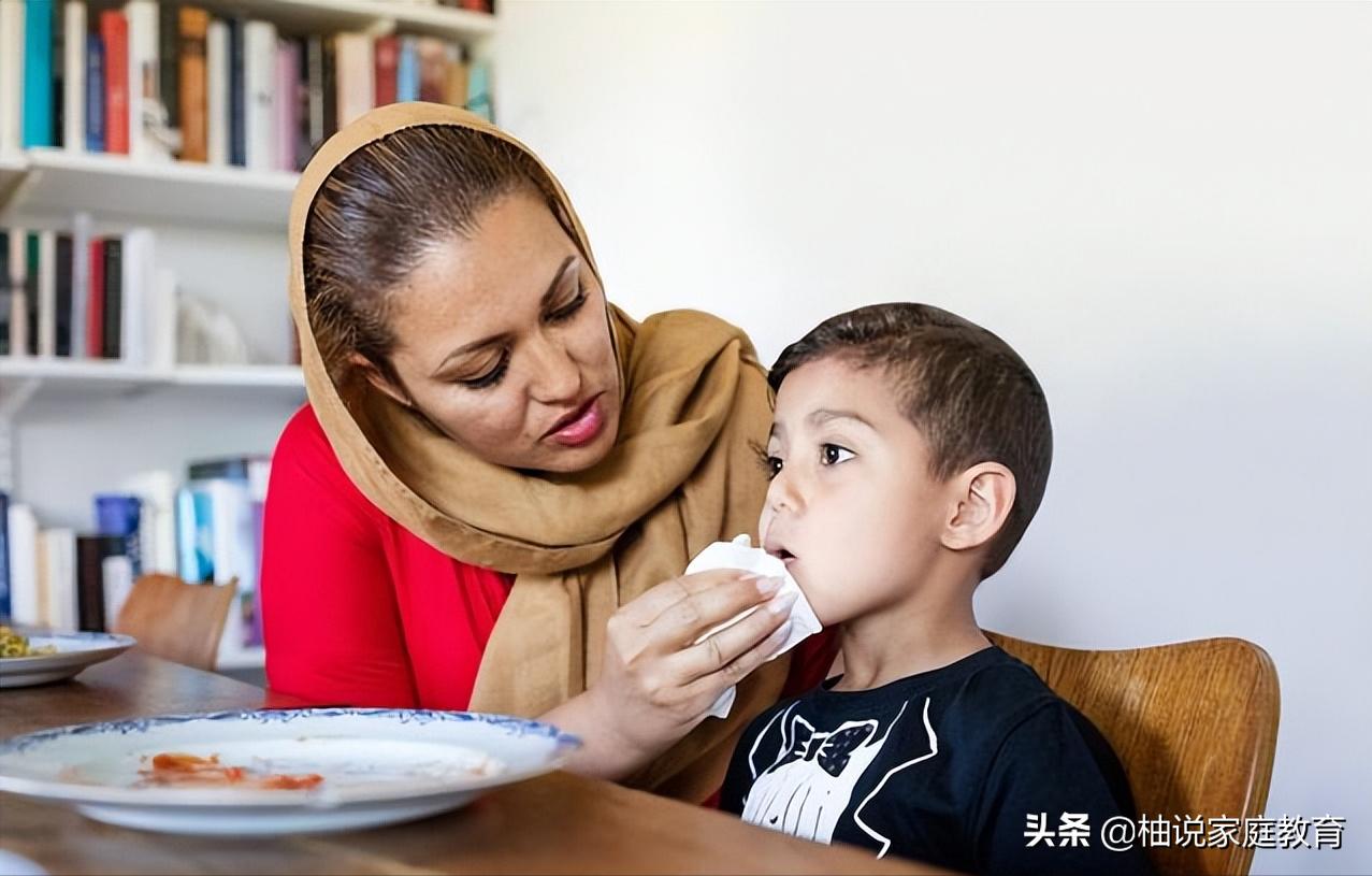 宝宝不小心吃到胶水,1岁宝宝误喝了手工液体胶水