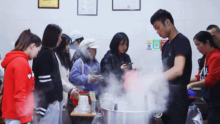 长沙麻辣烫哪里最好吃,长沙特别辣的麻辣烫叫什么