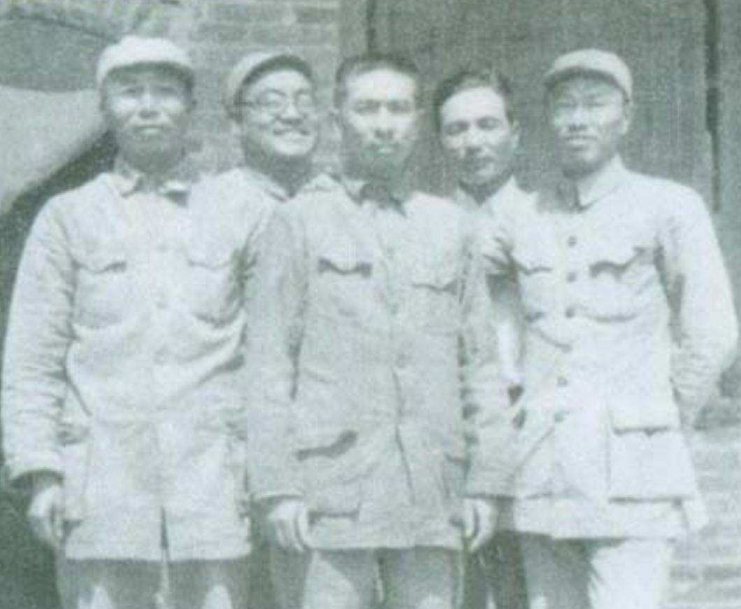 女商人资助落难青年,上海女商人帮助青年