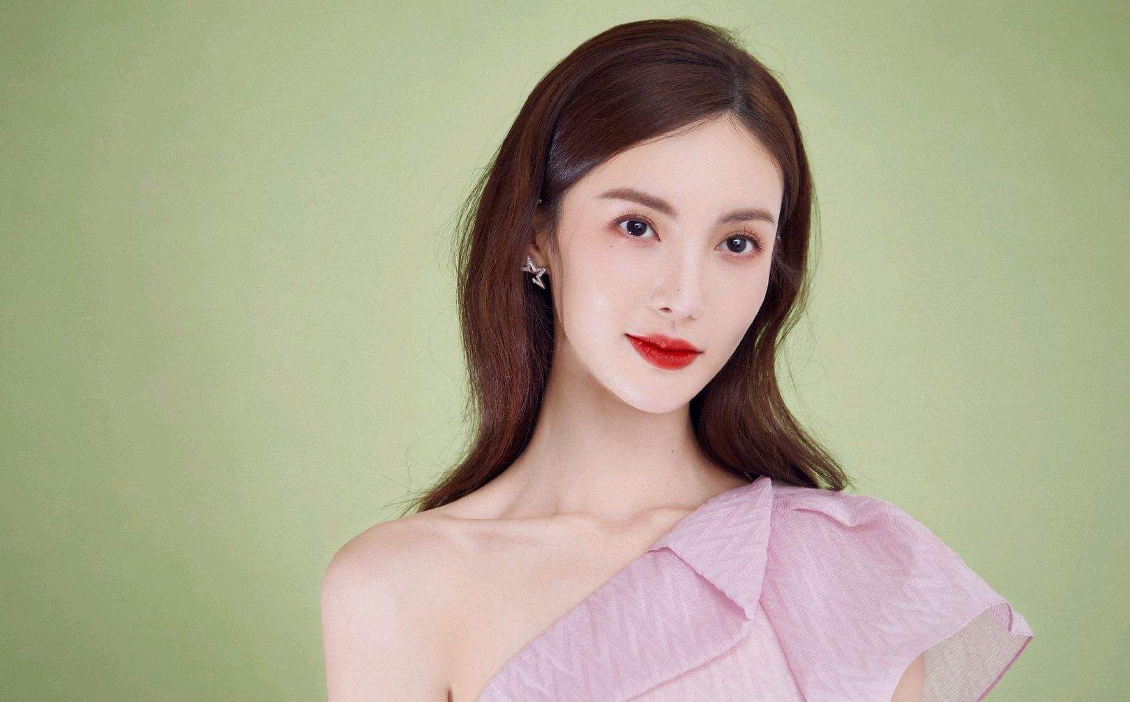 女星为保养有多拼？痔疮膏、开塞露变护肤单品，烂菜叶用来做酵素