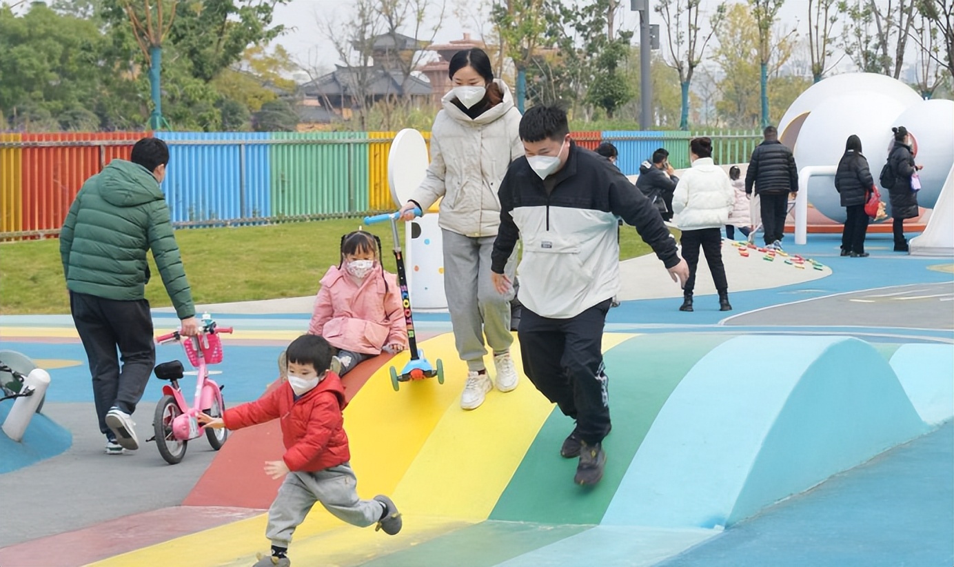 跳跳云室内乐园,空港中央公园跳跳游乐园