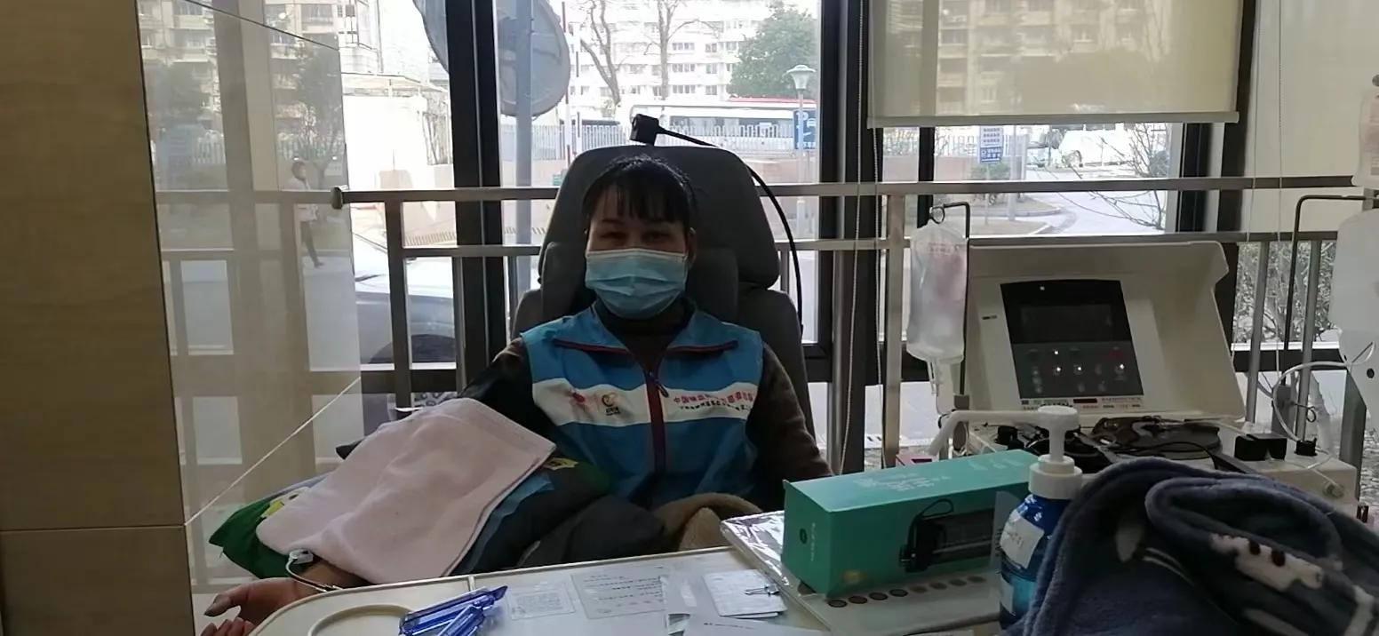 奉化红色力量铁血军魂无偿献血队开展集体捐献血小板无偿献血活动