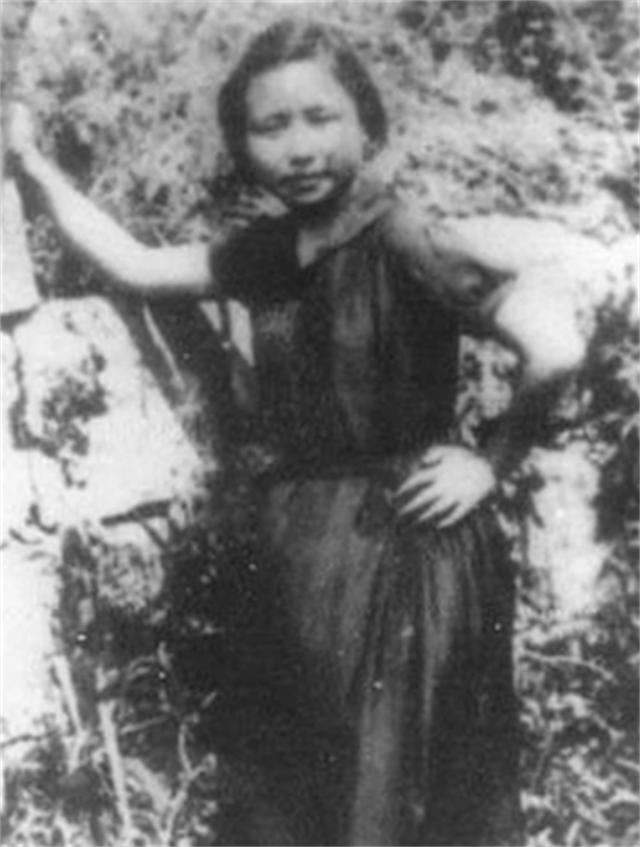 49年重庆农民发现*铐手**女尸，隐瞒26年后报警，女尸身份令*德朱**动容