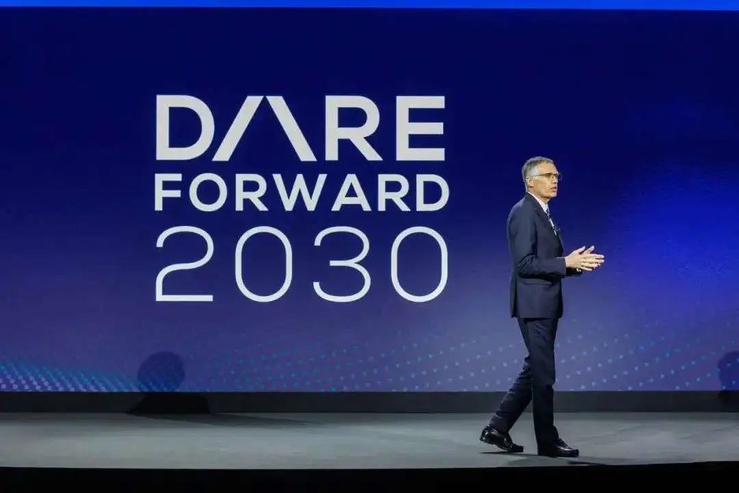 阿尔法罗密欧走街视频,阿尔法罗密欧高速冲坡