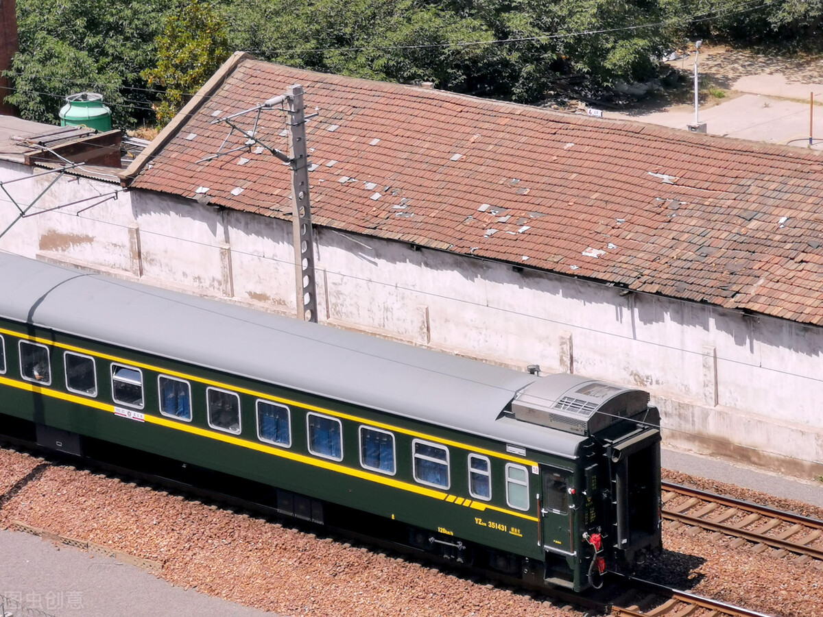 物业保安求爱女业主不成,高颜值女保安被业主追求