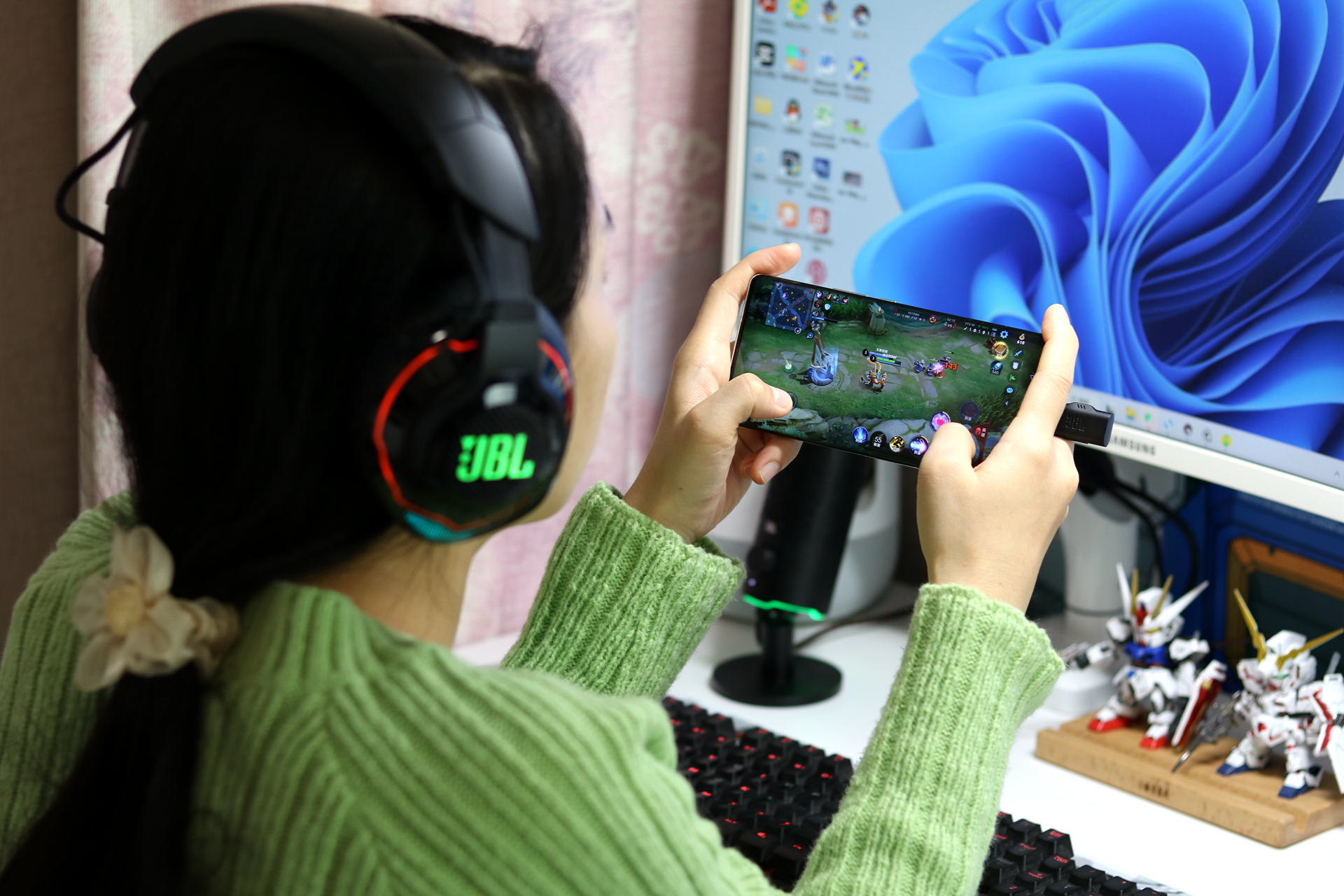 2000块钱买个蓝牙音箱值吗,专业人士jbl头戴式耳机推荐