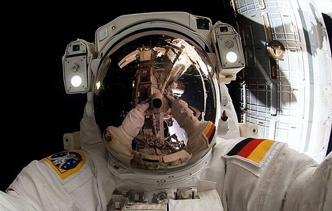 在太空中流了眼泪怎么办,在太空中流眼泪是怎样的