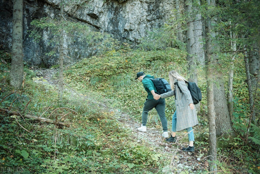 女朋友被我气哭了说要分手,女朋友被别人气到了咋回复