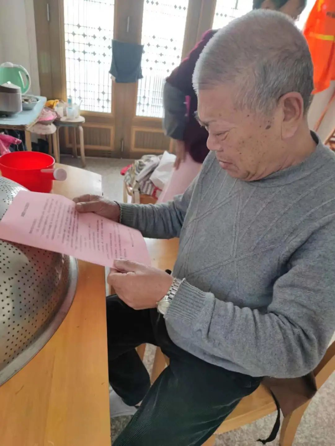 共享社·幸福里丨守望相助霓屿服务小分队纾困解难在一线