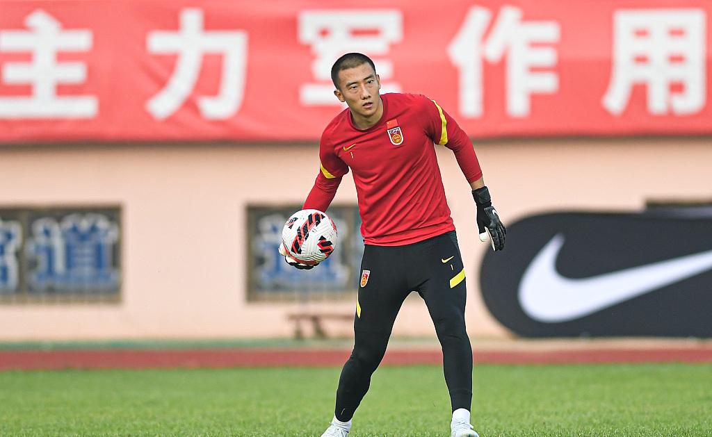 韩佳奇东亚杯扑救挡住了多少球,男足0:2不敌韩国无缘四强